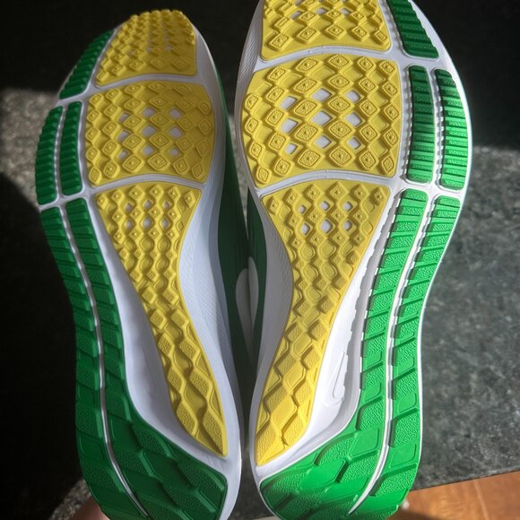 Unisex Nike Green Oregon Ducks Zoom Pegasus 39 Running Shoe - Picture 4 of 10